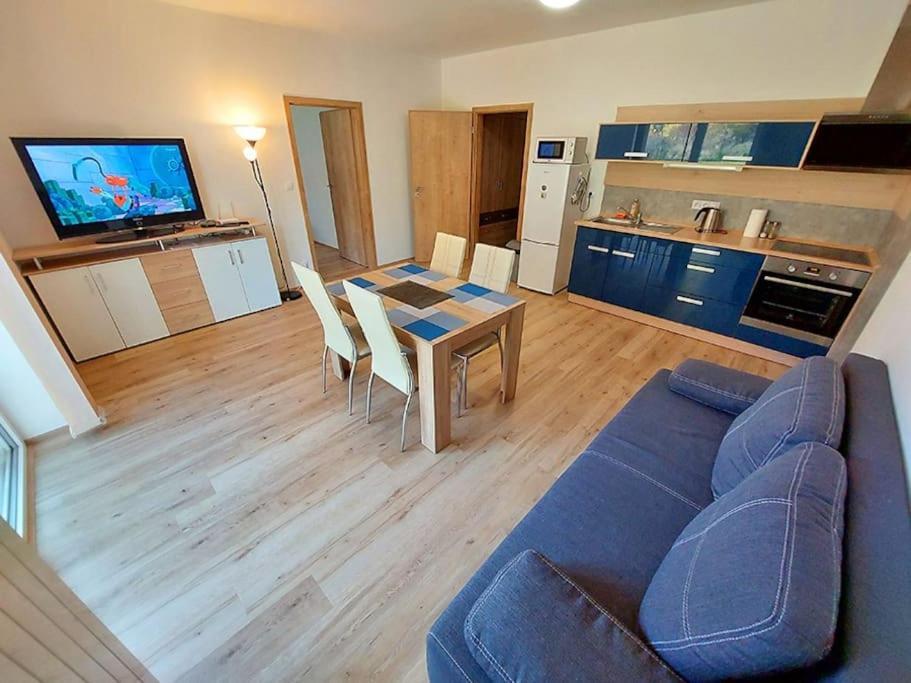 Moderni Apartman Horni Marsov - By Alka エクステリア 写真